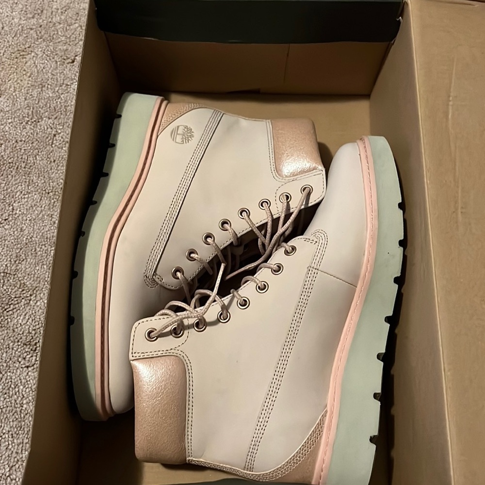 New in box baby pink timberland boots